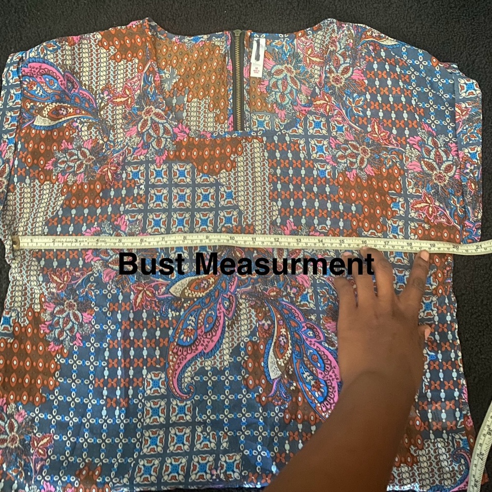 LIKE NEW. Short sleeve printed sheer shirt